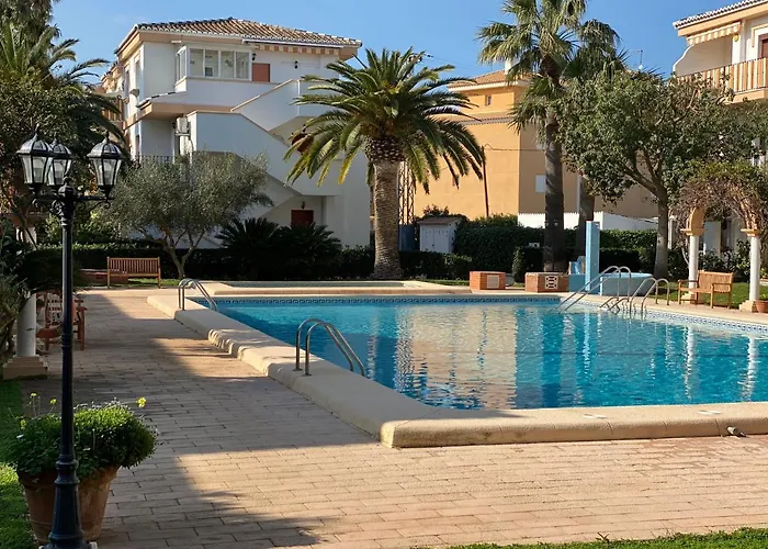 El Patio V 3* دينايا